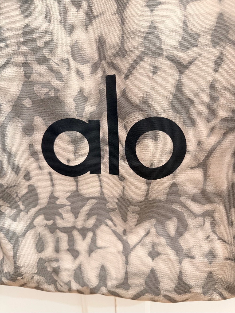 ALO Yoga Neutral Tie-Dye Canvas Tote with Black Logo - Picture 2 of 3